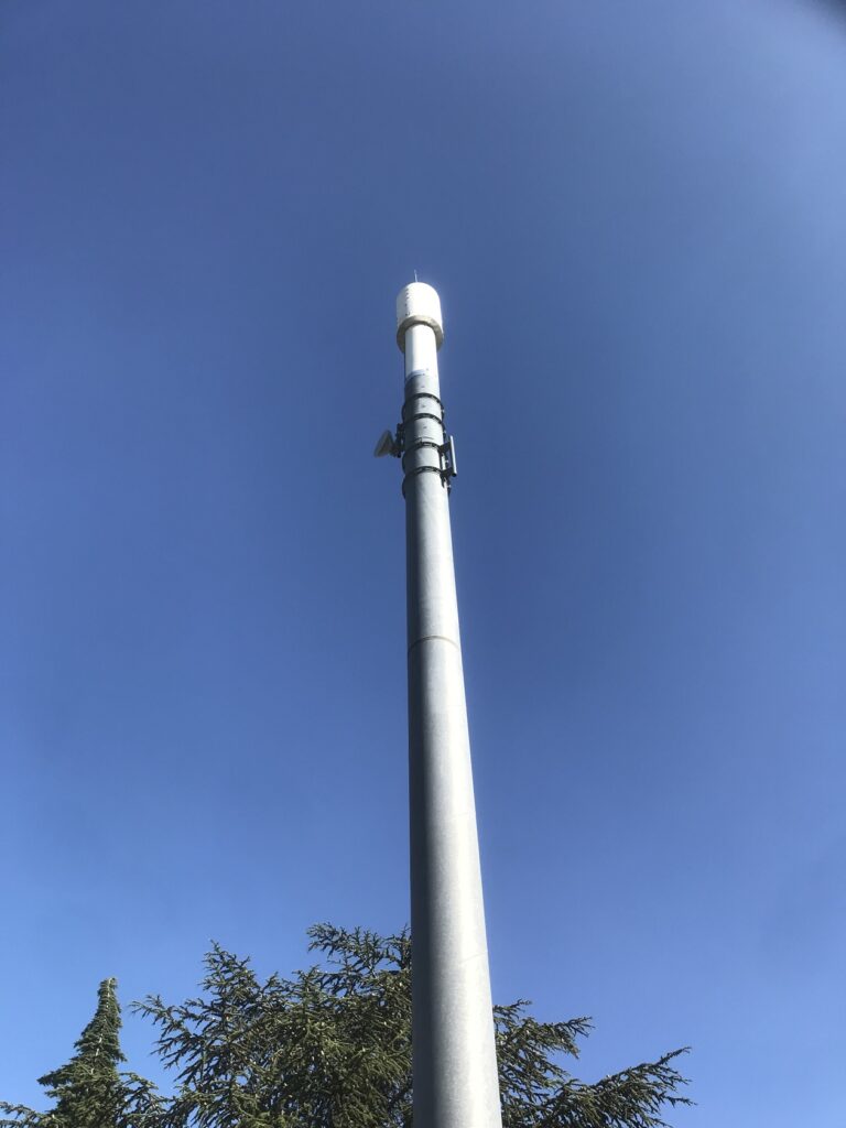 Pylône télécom radome